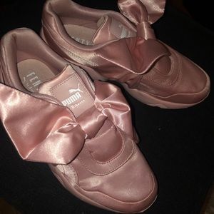 FENTY Rhianna pink suede bow sneaks